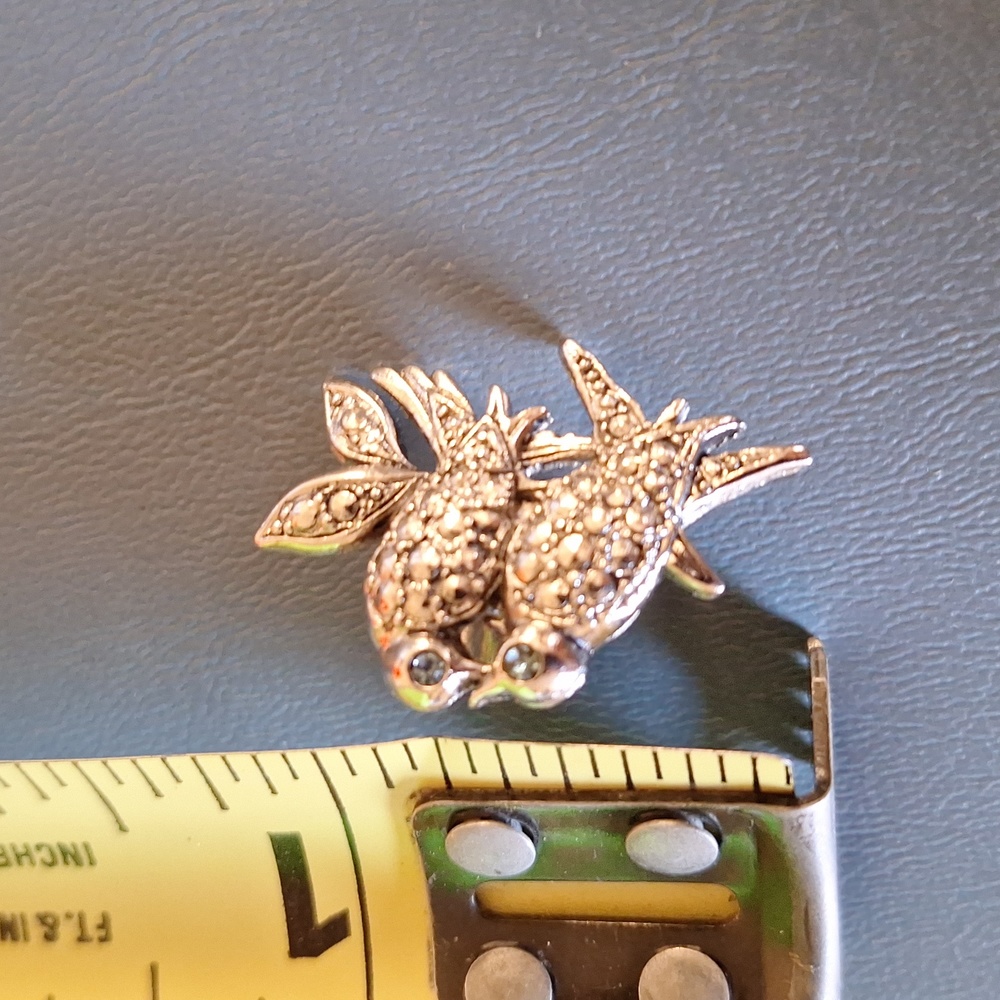Dove Love birds pin